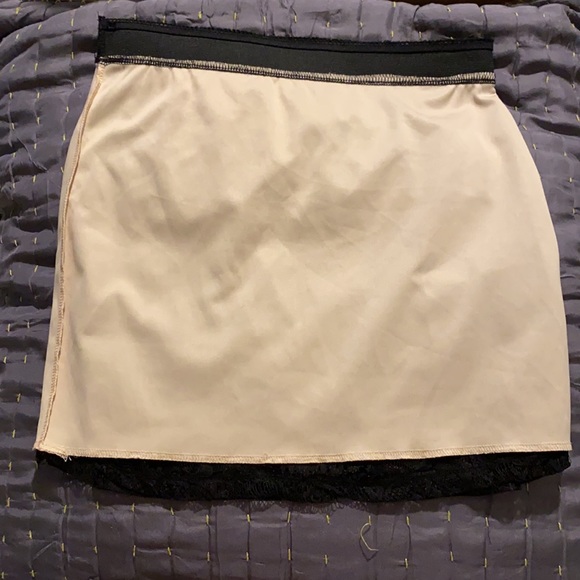 Small lace skirt - Picture 6 of 6